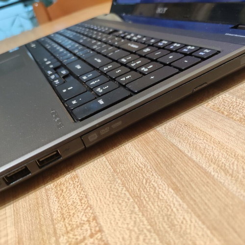 Acer Aspire 5750 laptop i5-2410M 8GB RAM 120GB SSD Windows 10 LTSC IoT