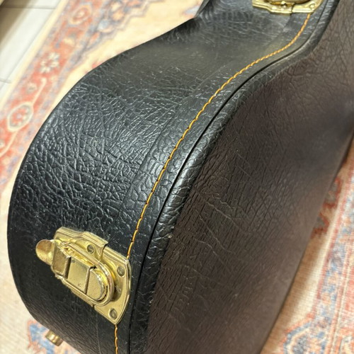 Ahera Concerto Classical Guitar like new with case