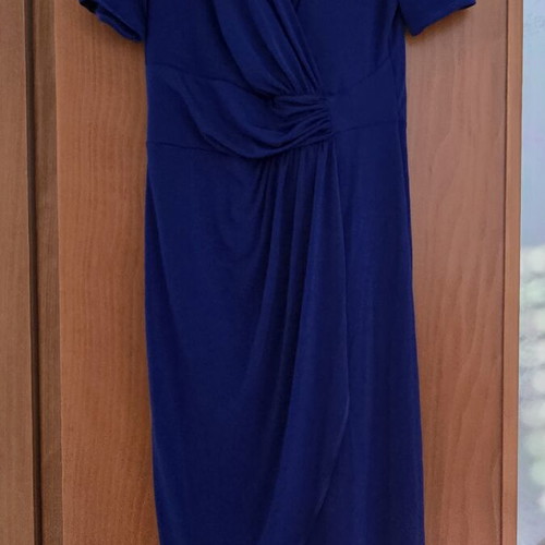 Blue elegant dress with short sleeves and wrap design
