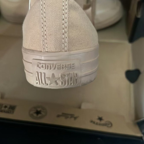 Converse beige boots with gold detail like new