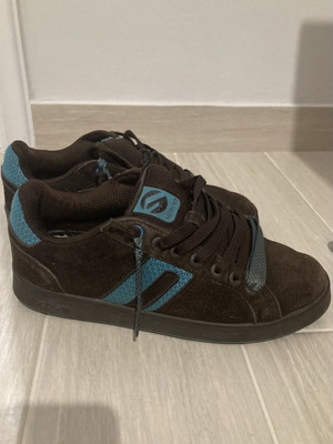 Σουέτ sneakers καφέ νούμερο 39 σαν καινούργια