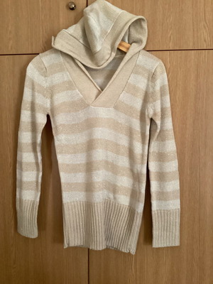 Tammy knitted sweater with hood and shimmer details like new, 140–148 cm