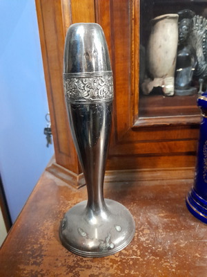 Κηροπήγιο art Deco μεταχειρισμένο με ωραία σχέδια και μικρά στίγματα