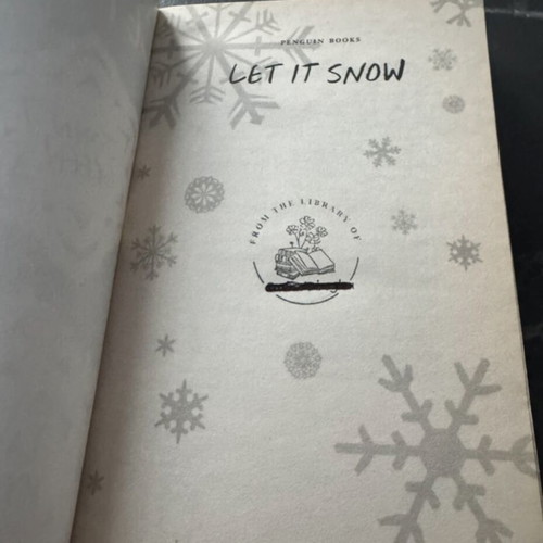 Book Let It Snow used by John Green, Maureen Johnson, Lauren Myracle