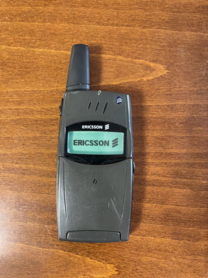 Ericsson T28s телефон употребяван с нова батерия и оригинално зарядно