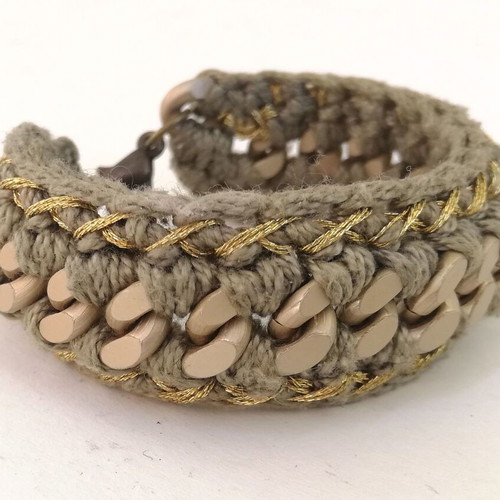 Handmade bracelet with olive green cotton crochet and gold color steel