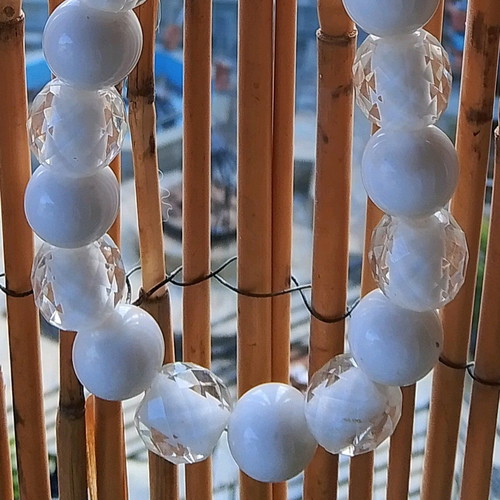 Alexi Adriotti necklace like new, white, vintage style