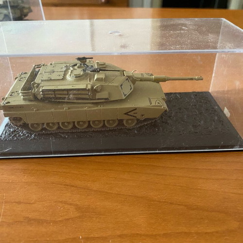 Abrams Iraq 2003 battle tank miniature used, collectible