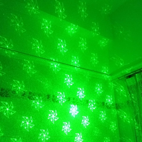 Projector like new with green and red light for indoor and outdoor use