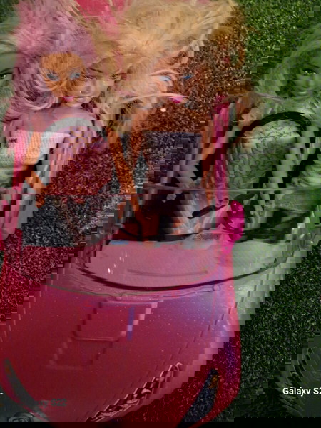 Αμάξι Barbie Mαζι με BARBIE