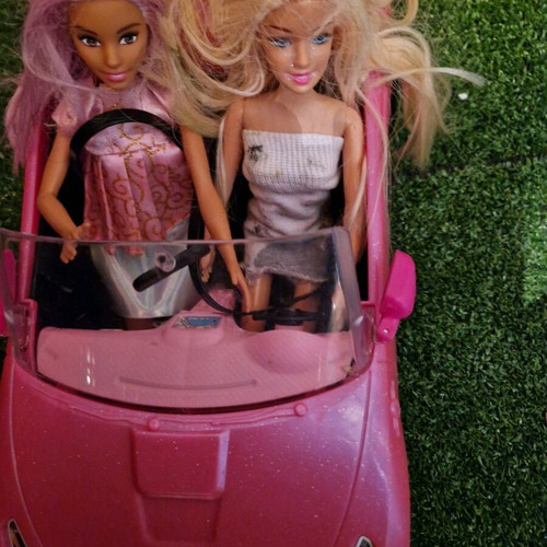 Αμάξι Barbie μεταχειρισμένο κάμπριο μαζί με Barbie