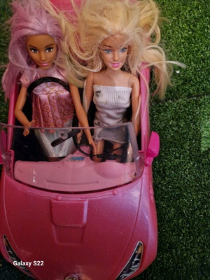 Αμάξι Barbie μεταχειρισμένο κάμπριο μαζί με Barbie