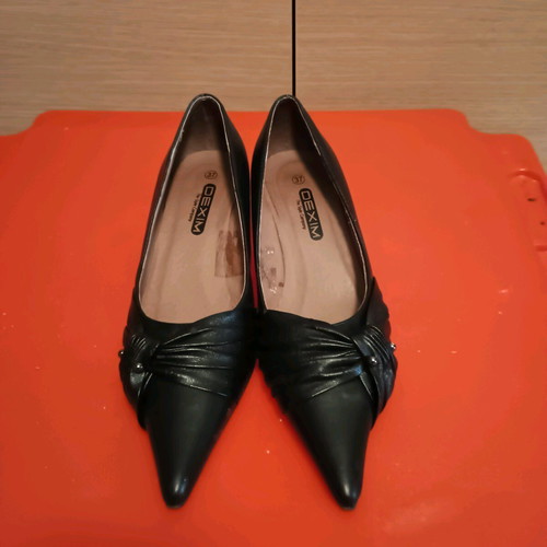 Dexim Pumps No37 with low heel like new