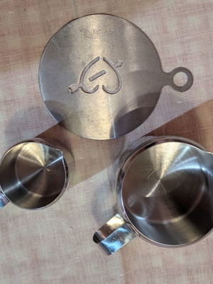 Professional stainless steel milk pitchers and coffee stencil