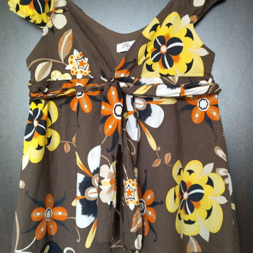 Please top like new, women's with adjustable ties, colorful