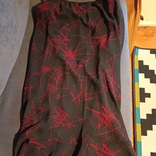 Vintage midi skirt XXXL like new, black with red print