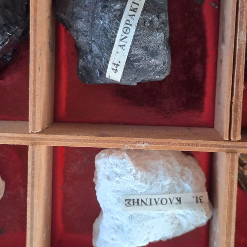 Mineral and rock collection from 60s-70s, like new