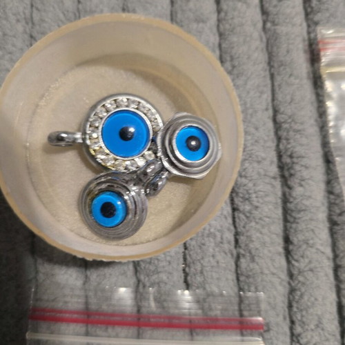 Decorations for clothes and crafts like new