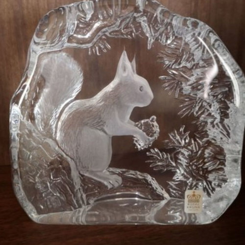 Royal Krona Mats Jonasson full lead crystal decorative paperweight like new