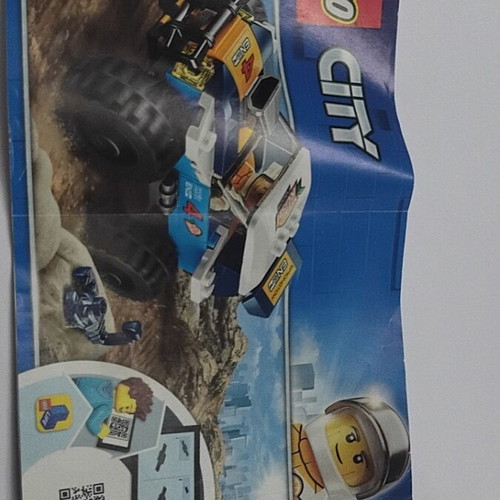 Lego 60218 set like new with assembly book, missing scorpion