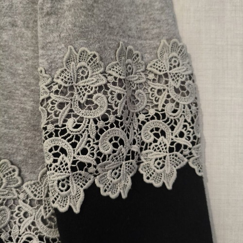 Women's knitted pullover with lace and color blocking, like new, one size