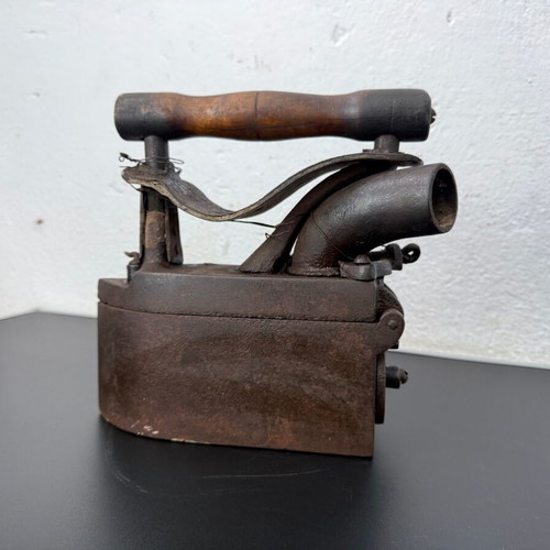 Old Charcoal Iron No. 8074 like new