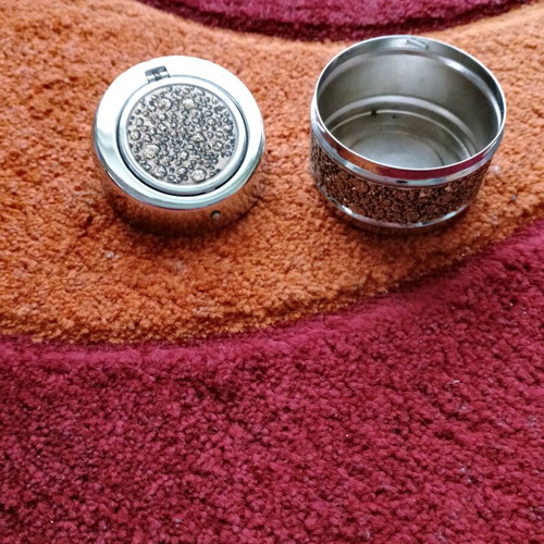 Windproof metal ashtray like new with lid