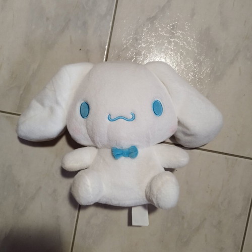 Cinnamoroll plushie like new, Sanrio Hello Kitty and friends, 25cm