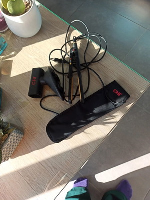 Chi hair straightener with case and stand like new