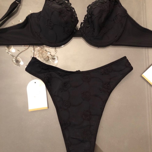 Black lingerie set 70C/S new with embossed design