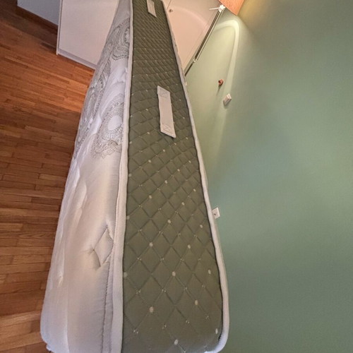 Candia Selene Limited Edition Mattress 130x200 like new with waterproof cover