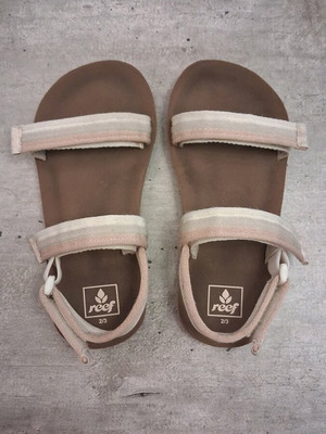 Reef Little Ahi Convertible kids sandals, size 33/34