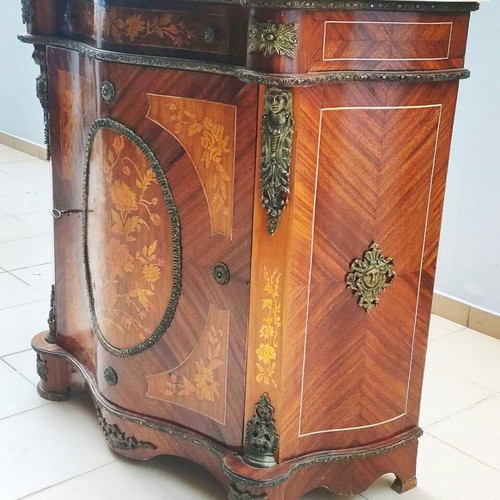 Baroque Bayou with Marble Top, Marquetry and Brass Details like new