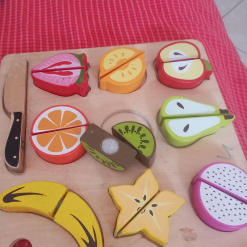 Wooden Fruit Cutting Toy Set like new