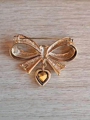 Pin with heart