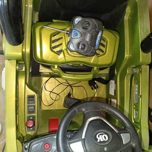 Electric Kids Ride-On Car like new with remote control