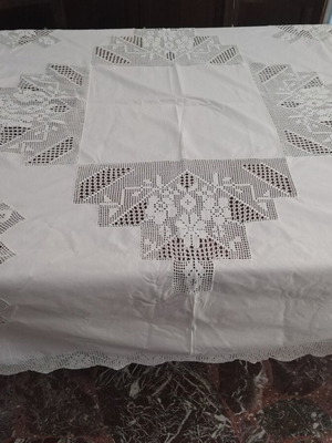OFFER***Large, white tablecloth.