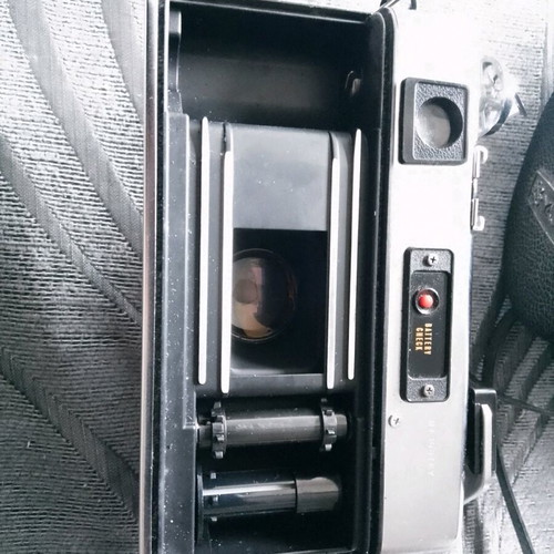 YASHICA Electro 35 vintage camera used with broken glass