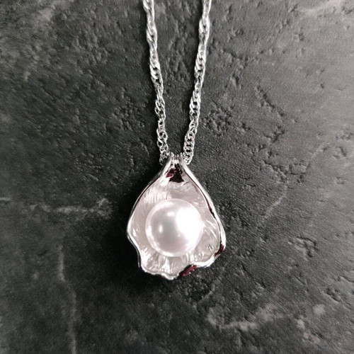 Necklace with white pearl and lotus leaf design, like new