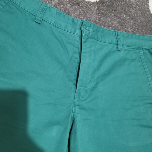 Benetton Bermuda shorts like new, size 50, green