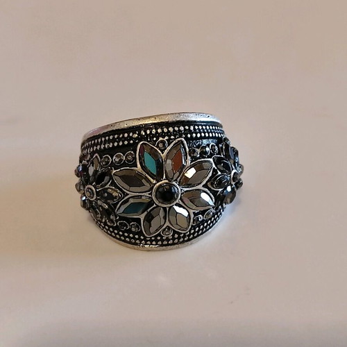 Silver-colored ring with stones like new