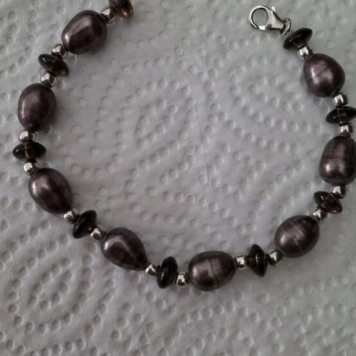 Silver bracelet with eggplant-colored pearls and silver beads, new