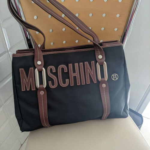 Moschino shoulder bag like new, authentic