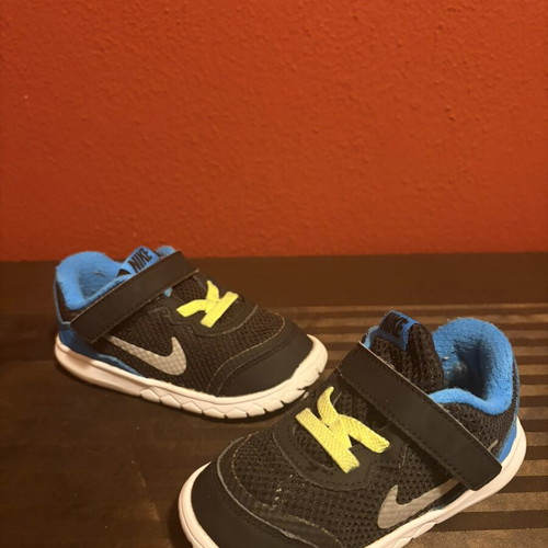 Tommy Hilfiger and Nike kids' sneakers used, sizes 24 and 23.5