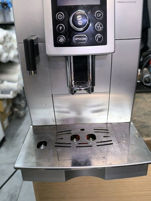 Delonghi Cappuccino automatic coffee machine with grinder and frother like new