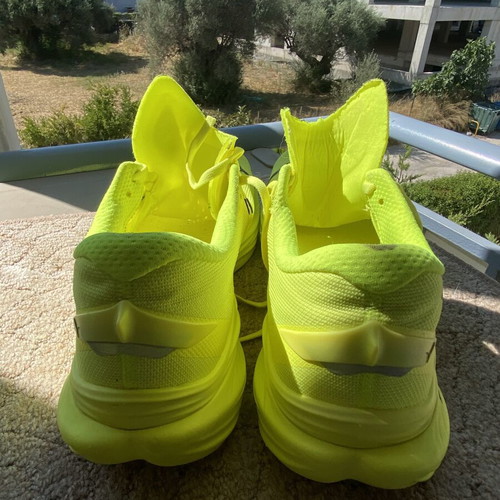 Puma Deviate Nitro 45 athletic shoes like new, green and yellow