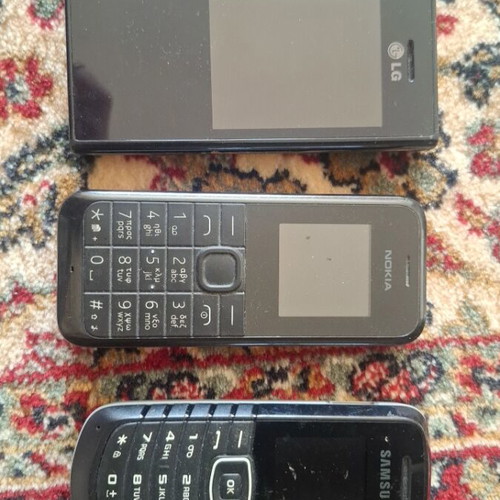LG Nokia Samsung cell phones used, pack of 3