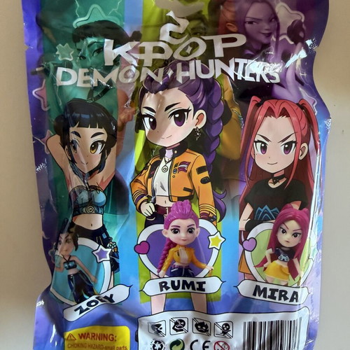 Kpop Demon Hunters figure random design, 1 piece