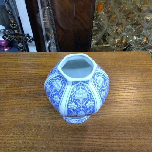 Handmade porcelain vase like new, blue with patterns
