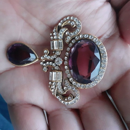 Vanity brooch in teardrop eye shape